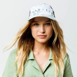 🌺LAST ONE! NWT O'Neill Suva Women's Trucker Hat